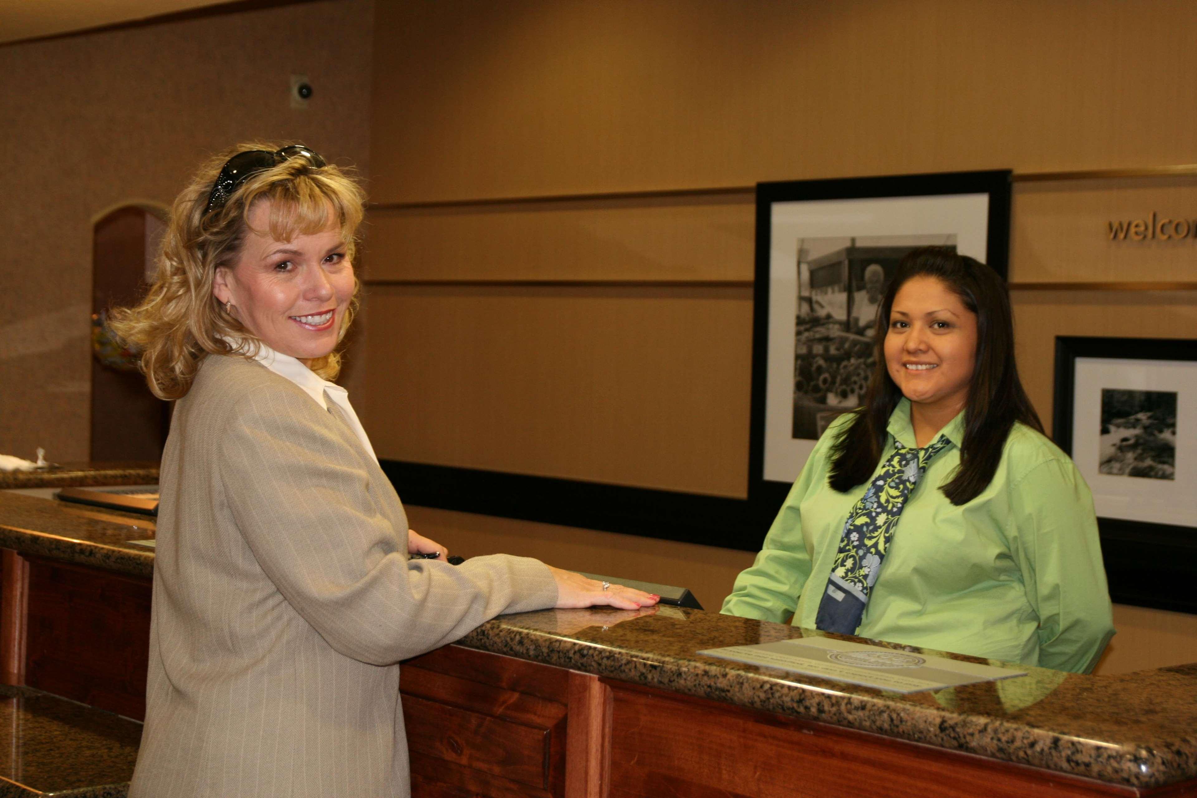 Hampton Inn & Suites Фармингтън Интериор снимка